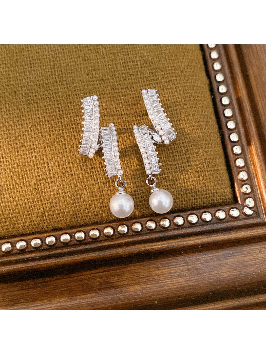 Earedge - Alloy Synthetic Zircon Curved Stud Earrings
