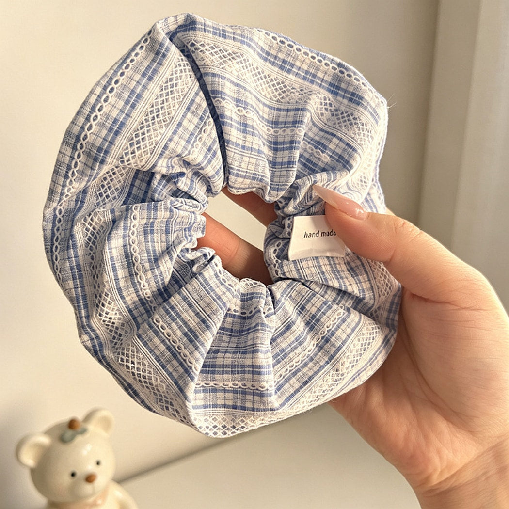 Gifty - Elegant Blue Plaid Lace Scrunchie
