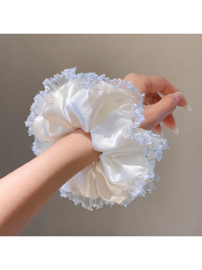 Gifty - Elegant Satin Ruched Scrunchie