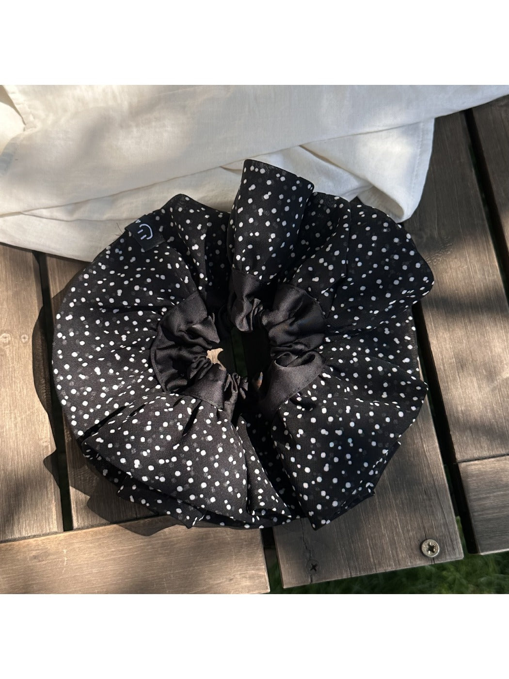Gifty - Polka Dot Scrunchie Hair Tie
