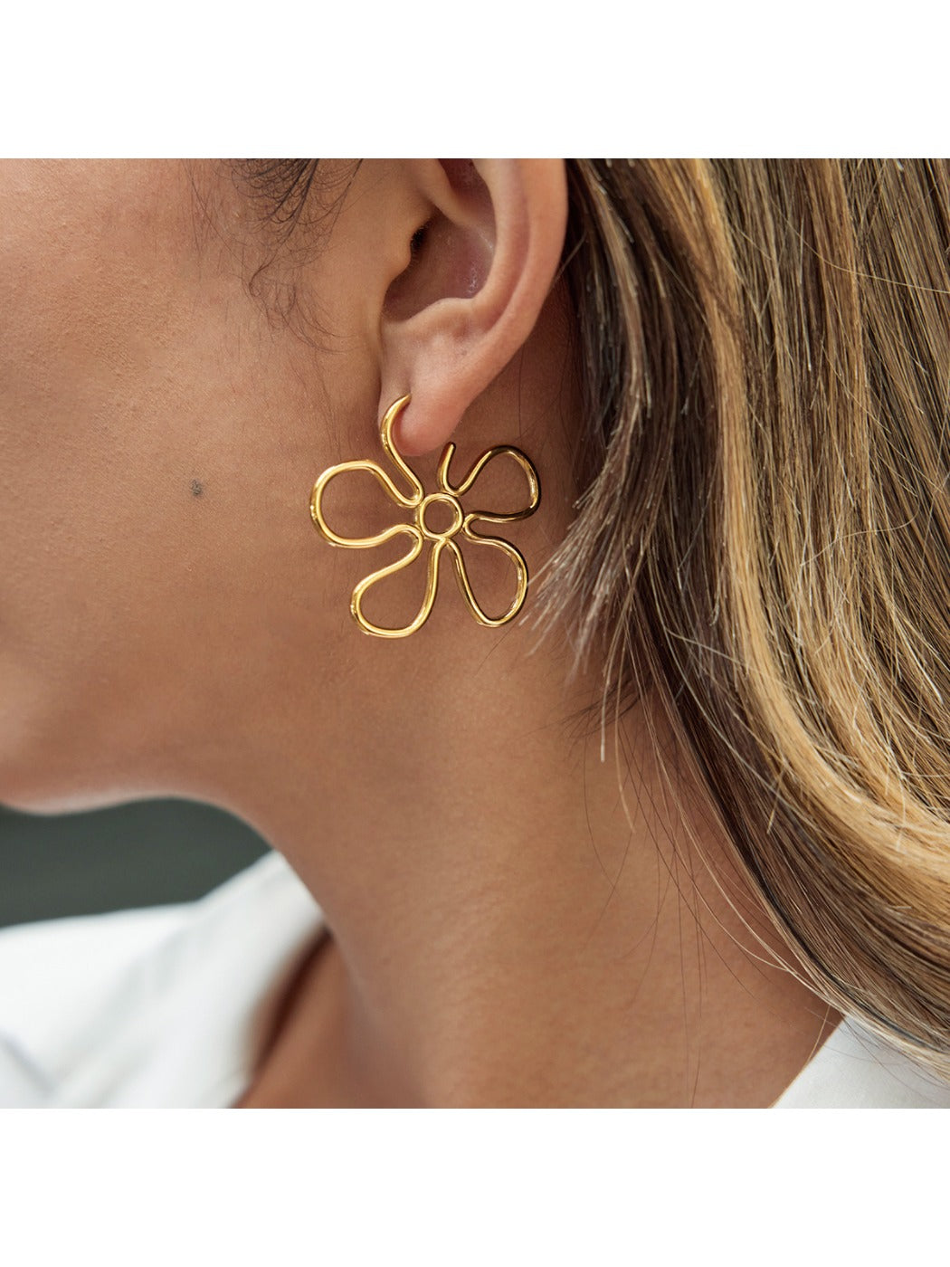 Earedge - Delicate Cut-Out Flower Earrings
