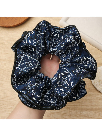 Gifty - Elegant Hair Scrunchie with Vintage Print
