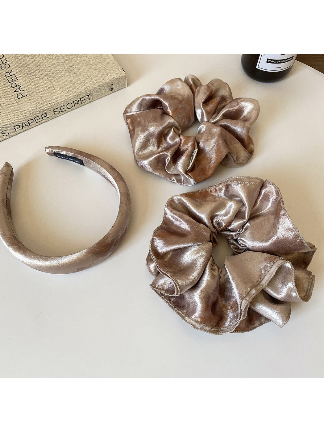 Gifty - Satin Scrunchie Hair Tie