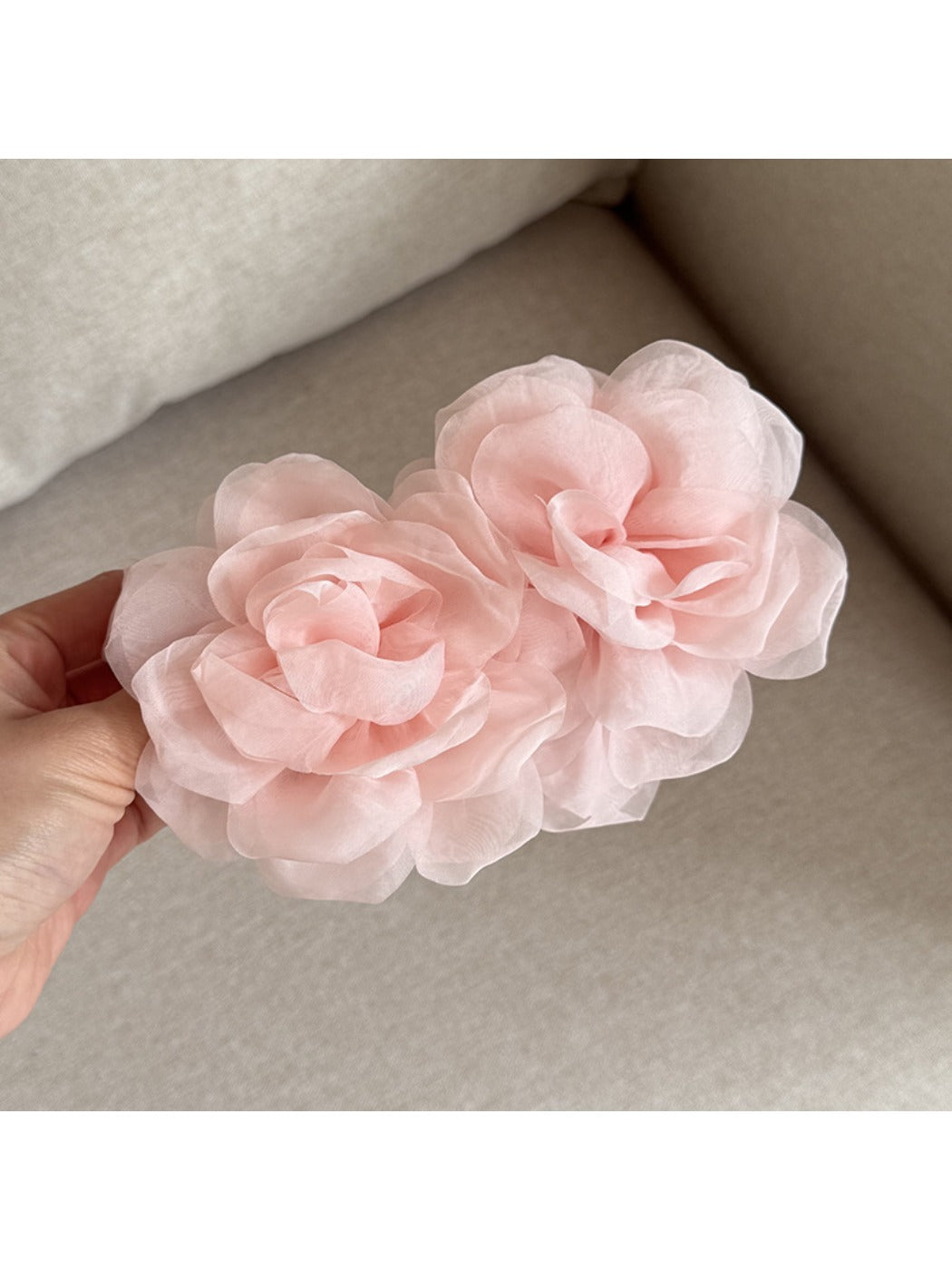 Beau - Elegant Rose Shaped Banana Clip