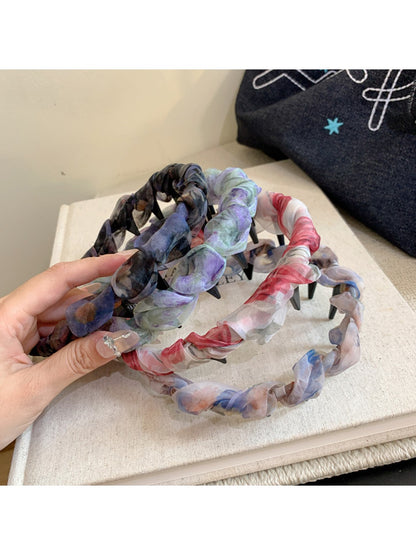 Side view of Gifty dainty floral headband highlighting its slim and flexible band