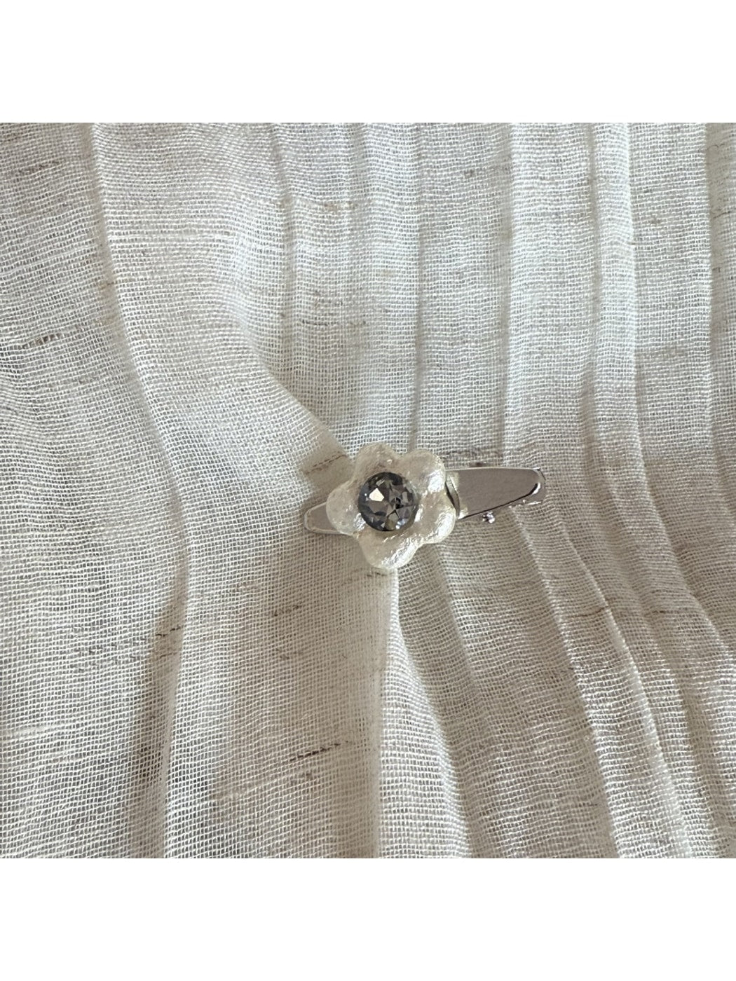 Beau - Textured Flower Decorative Alloy Hair Clip