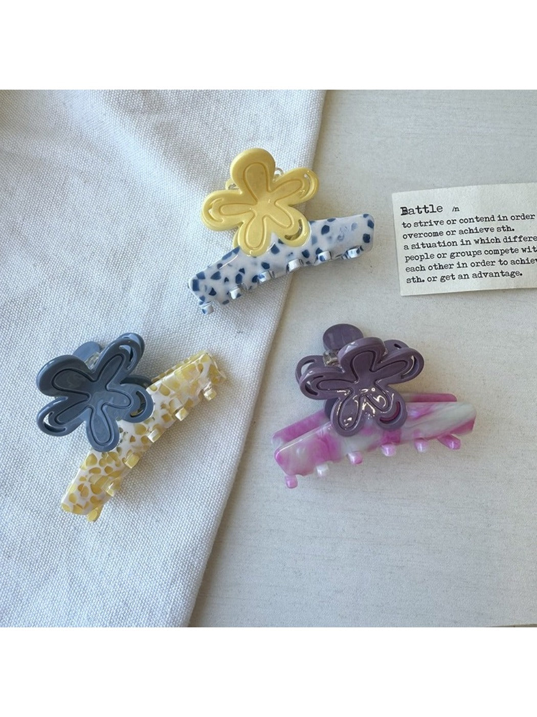 Beau - Simple Flower Hair Claw Clip