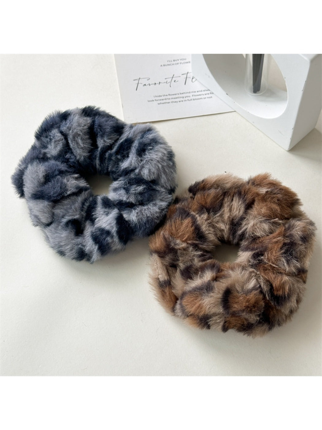 Gifty - Plush Scrunchie Hair Tie