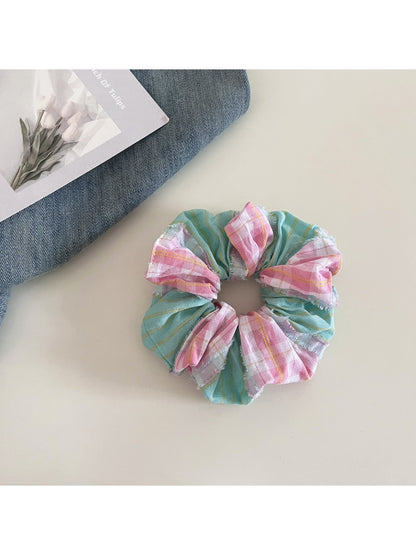 Gifty - Sweet Simple Plaid Scrunchie