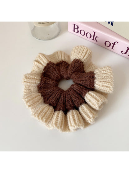 Gifty - Chunky Yarn Scrunchie Hair Tie