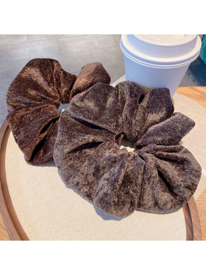 Gifty - Solid Color Velvet Scrunchie