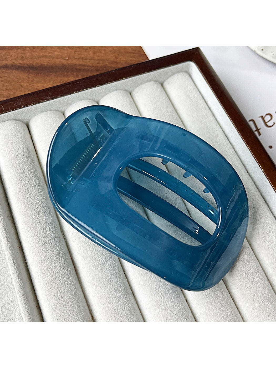 Beau - Glossy Oval Cutout Geometric Back Hair Clip