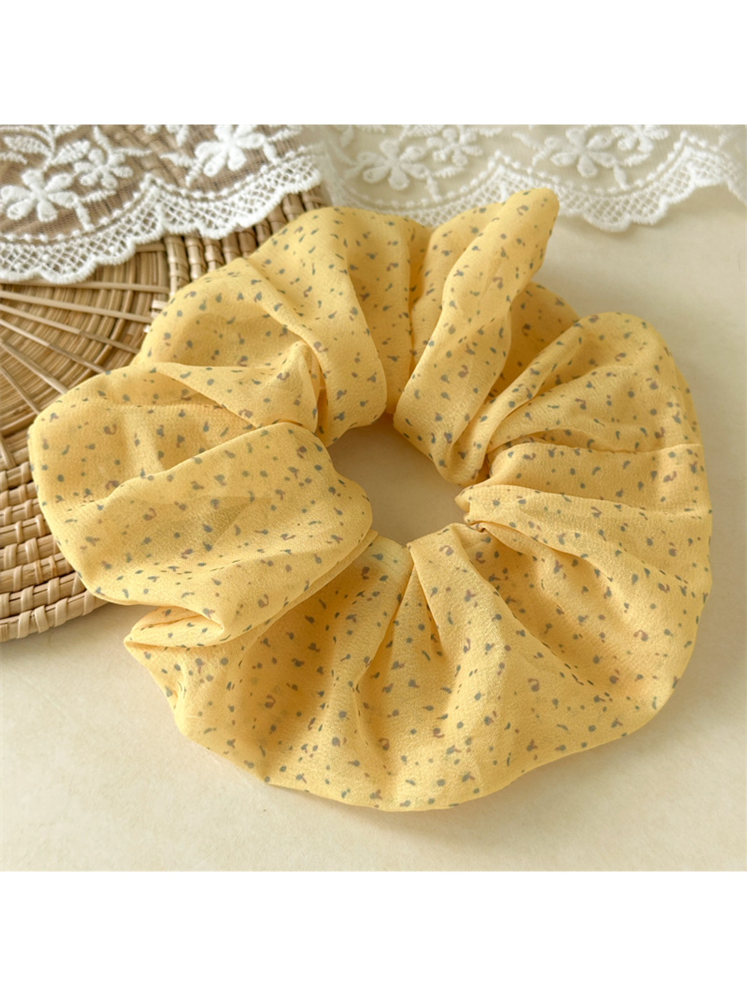 Gifty - Sweet Style Floral Scrunchie