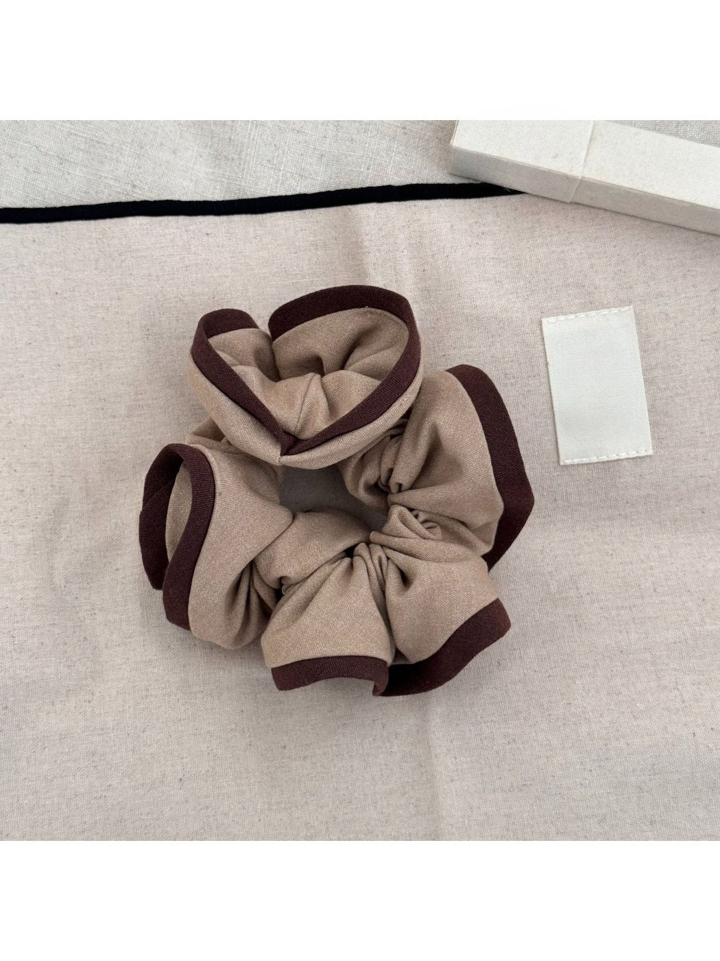 Gifty - Elegant Two Tone Scrunchie