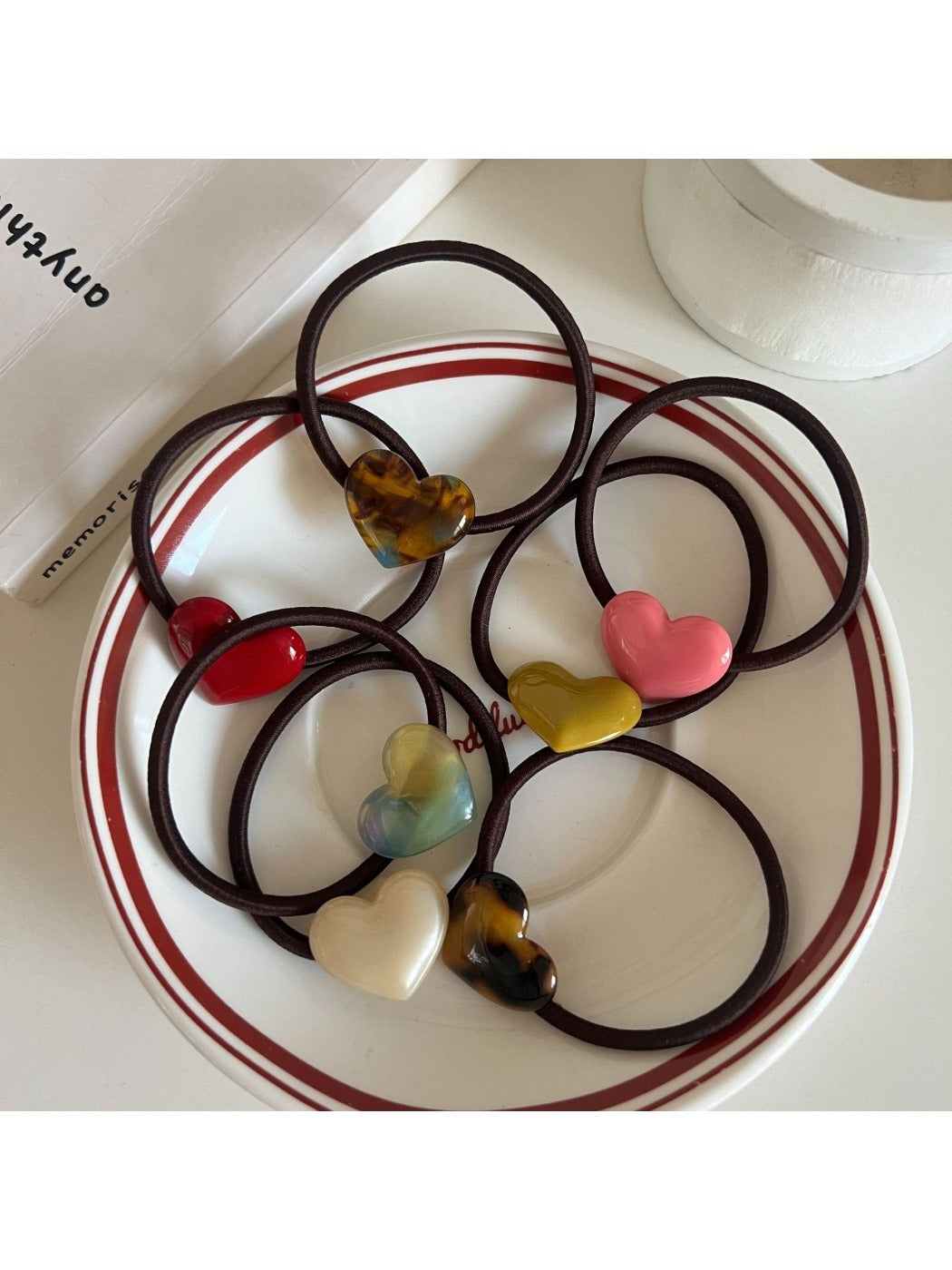 Gifty - Vintage Heart Shaped Hair Tie