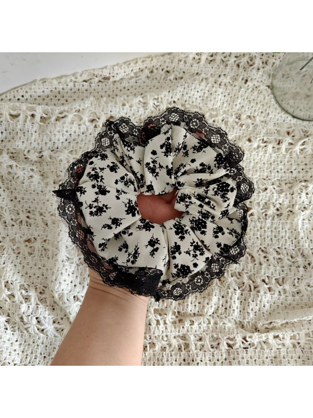 Gifty - Floral Print Lace Trim Elastic Scrunchie