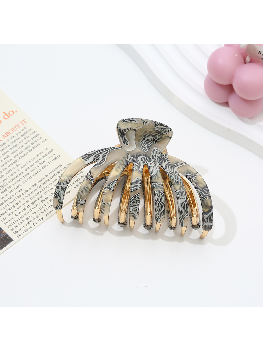Beau - Chrysanthemum Shape Textured Hair Claw Clip