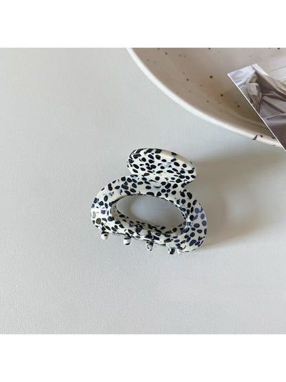 Beau - Hollowed Out Oval Shaped Claw Clip