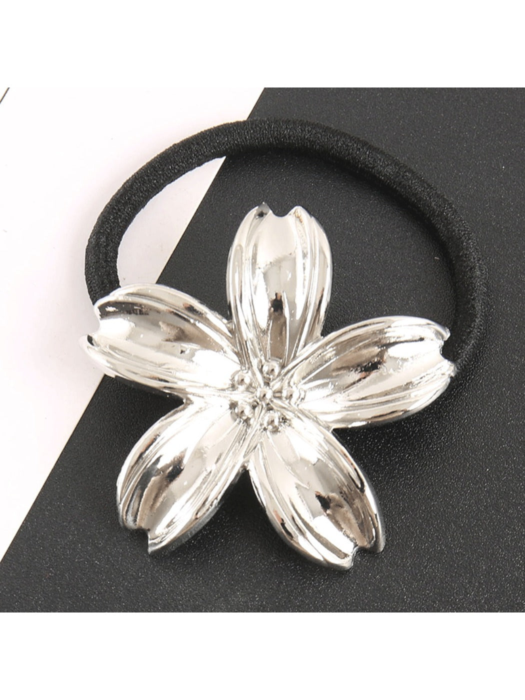 Gifty - Textured Flower Hair Tie