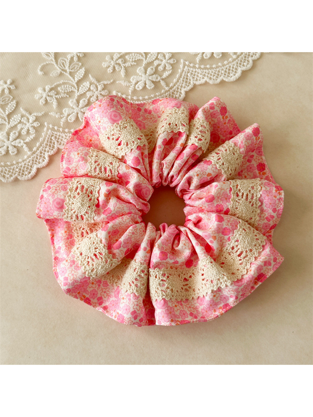 Gifty - Lace Trim Floral High Elasticity Scrunchie
