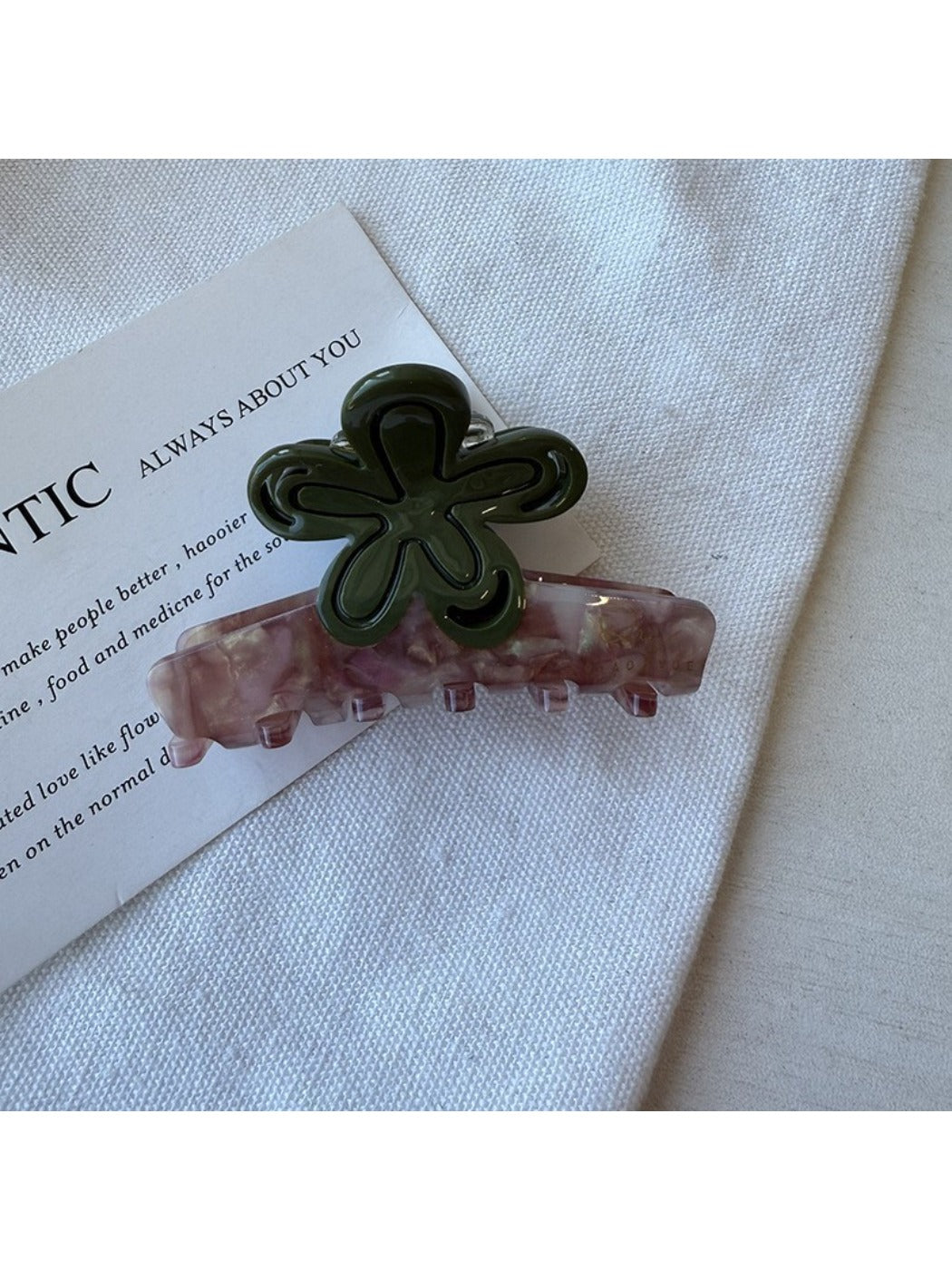 Beau - Minimally Designed Floral Acetate Hair Clip