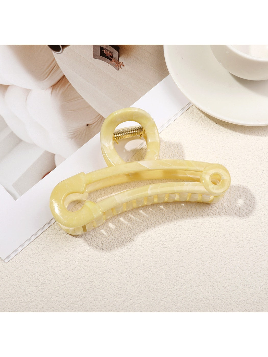 Beau - Glossy Marbled Pattern Hair Claw Clip