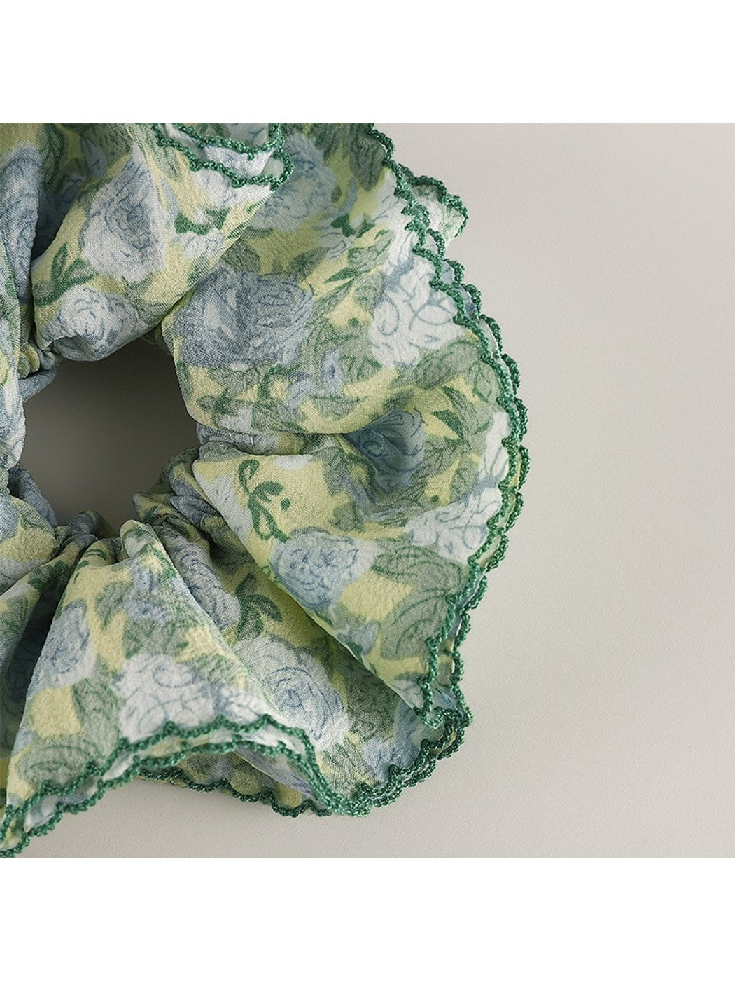 Gifty - Floral Print Scalloped Edge Fabric Scrunchie