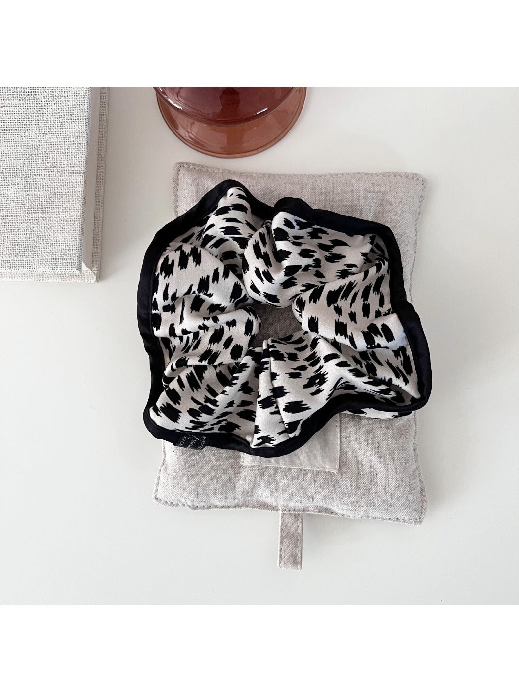 Gifty - Leopard Print Satin Scrunchie Hair Tie