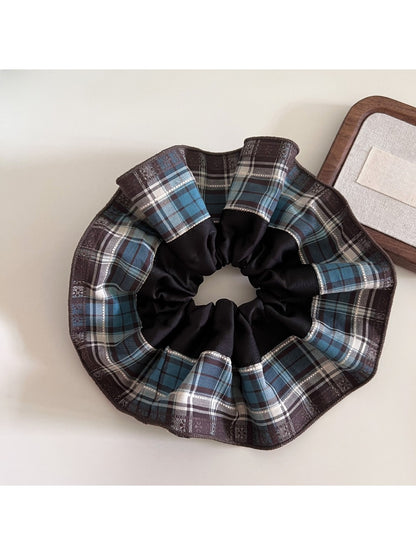 Gifty - Minimalist Vintage Plaid Scrunchie
