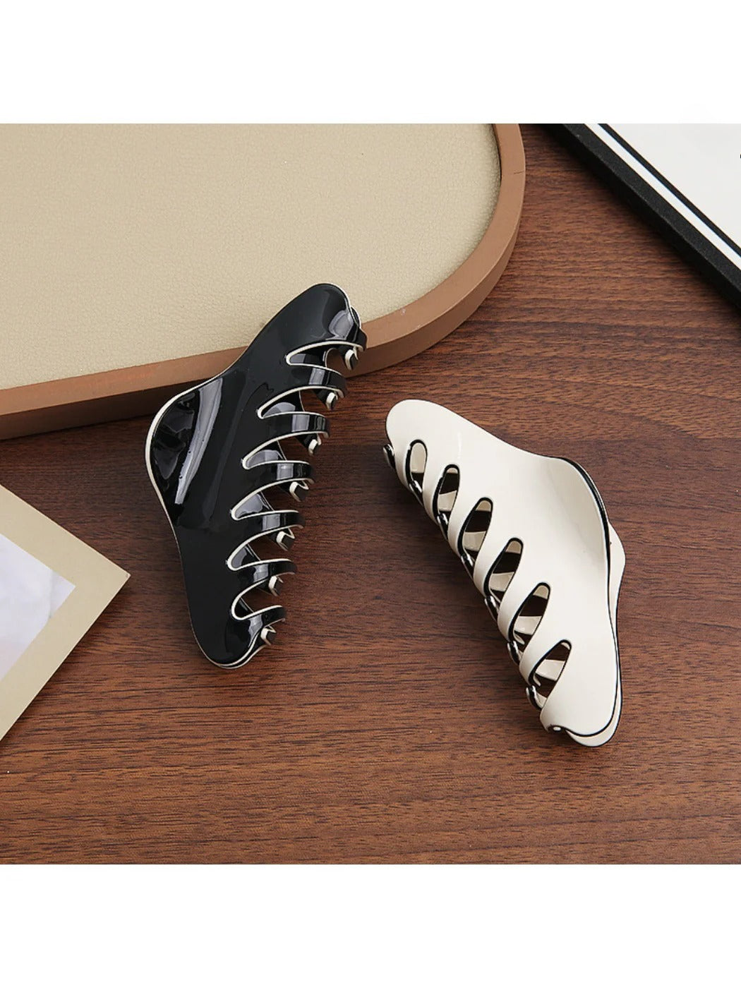 Beau - Clean Lined Solid Color Claw Clip