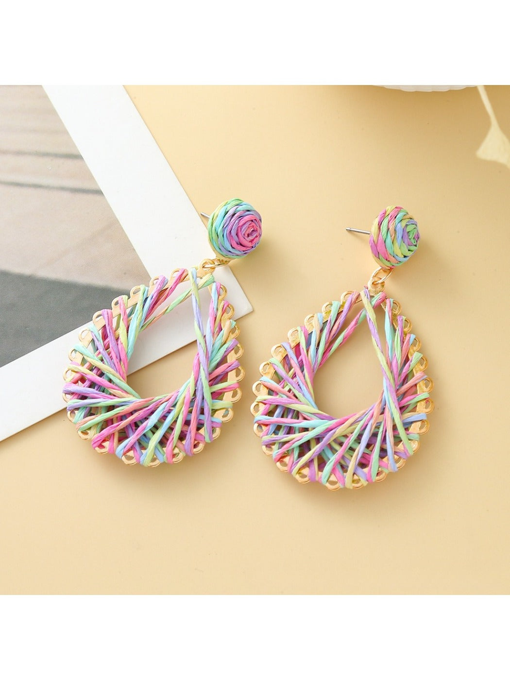 Earedge hollow drop woven earrings worn by model with short hair