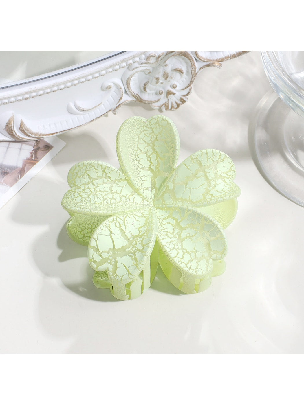 Beau - Textured Plastic Seashell Silhouette Claw Clip