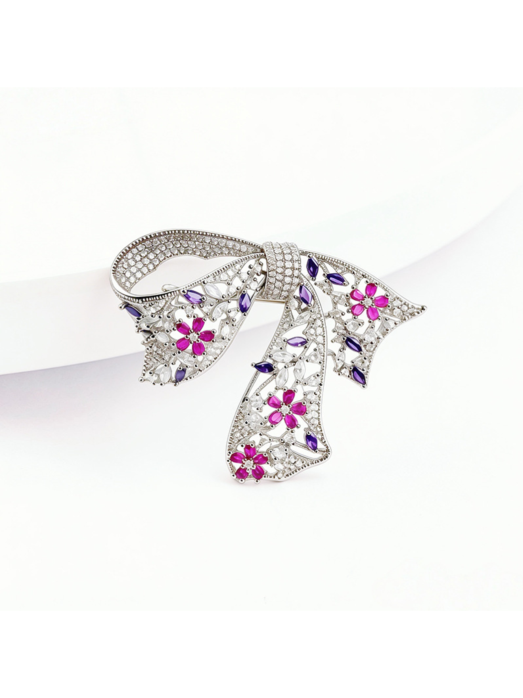 Brovia - Elegant Bow Detail Silver Tone Brooch