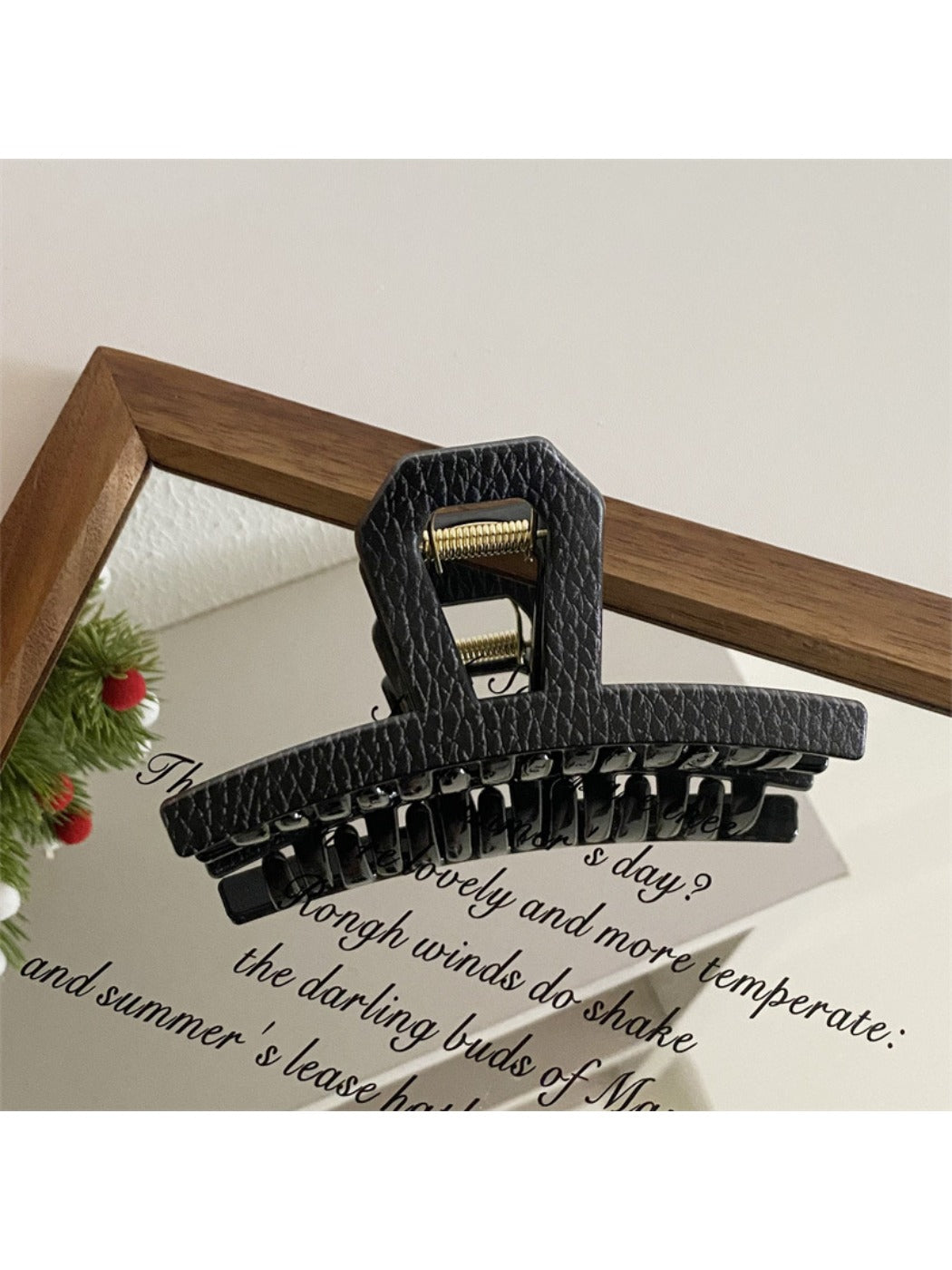 Beau - Black Geometric Claw Clip