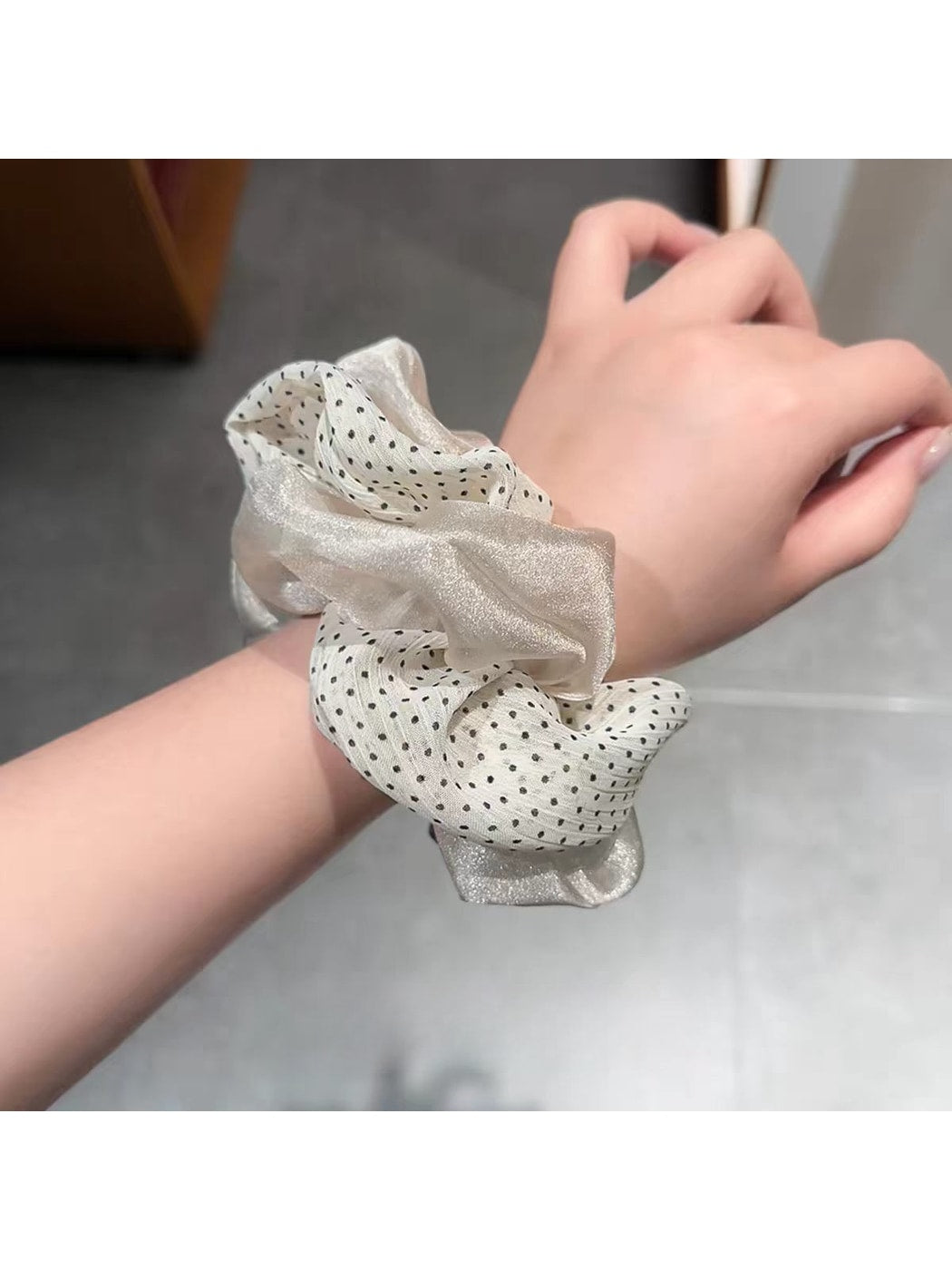 Gifty - Polka Dot Polyester Ponytail Scrunchie Hair Tie
