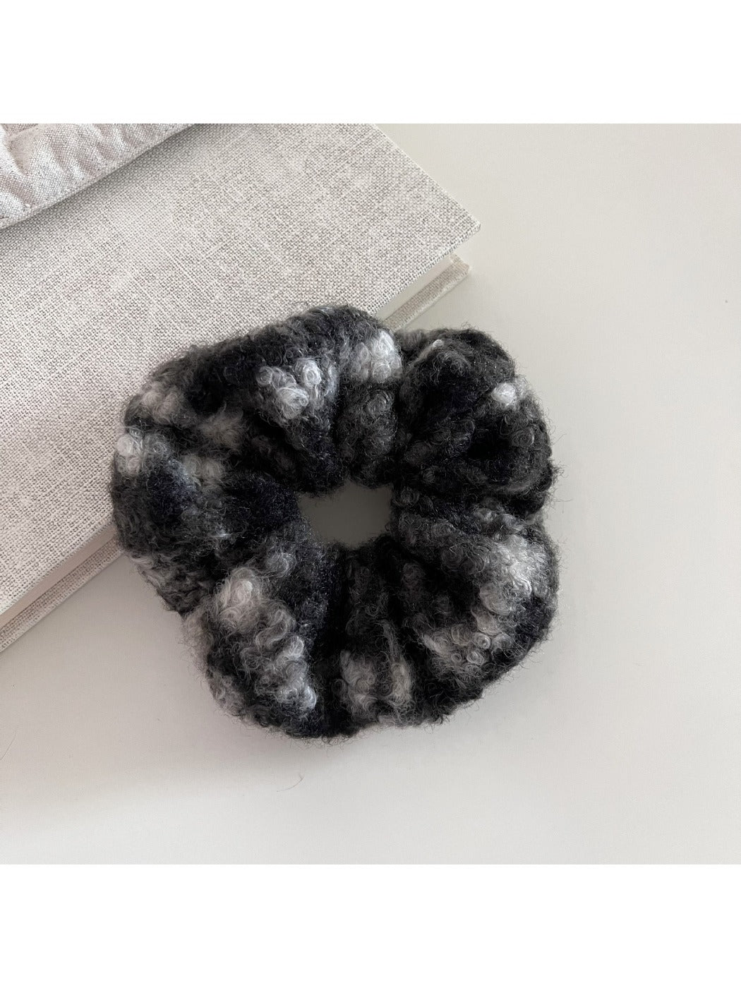 Gifty - Checkered Scrunchie Hair Tie