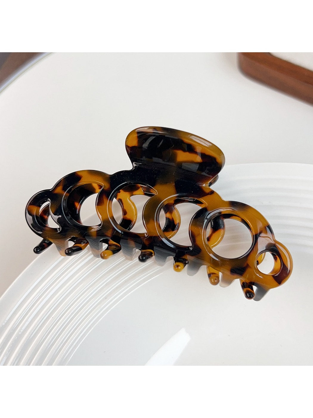 Beau - Openwork Geometric Acetate Alloy Claw Clip