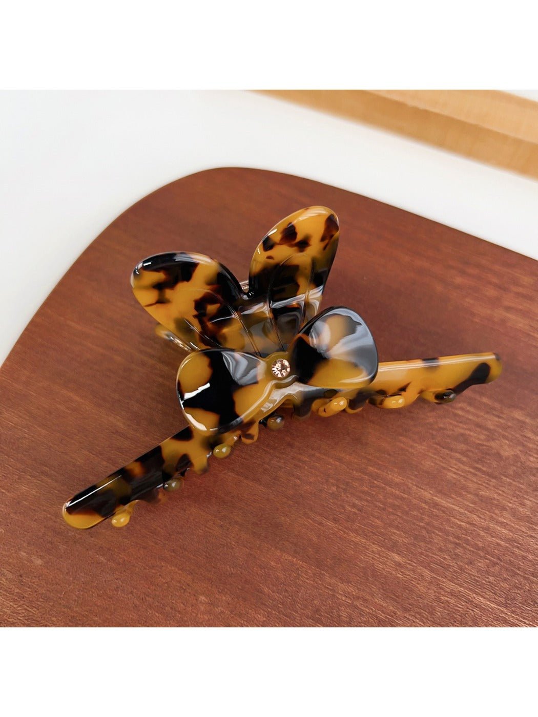Beau hair claw clip placed next to matching minimalist accessories