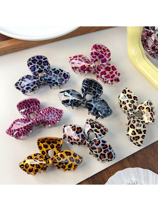 Beau leopard print bow-shaped claw clip on white background