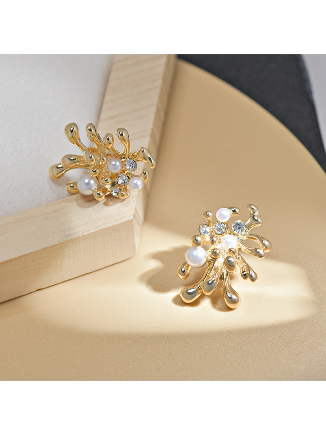 Earedge - Elegant Coral Shaped Earrings