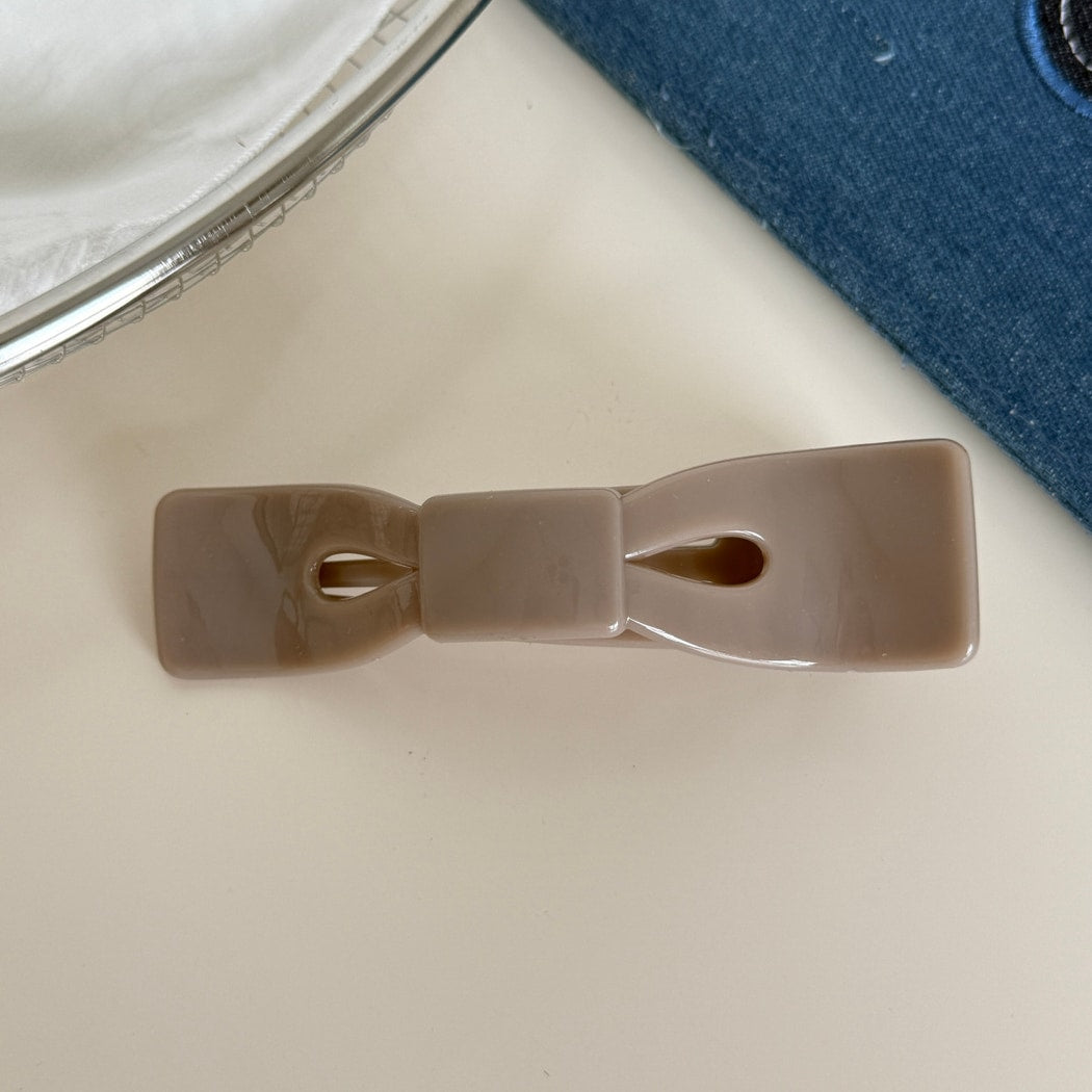 Beau - Glossy Plastic Bow Design Hair Clip