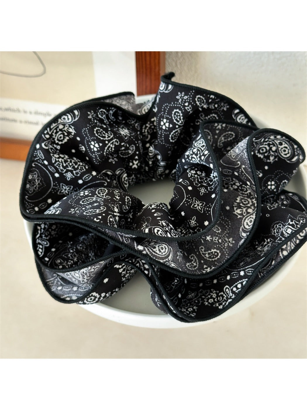 Gifty - Vintage Fabric Paisley Scrunchie