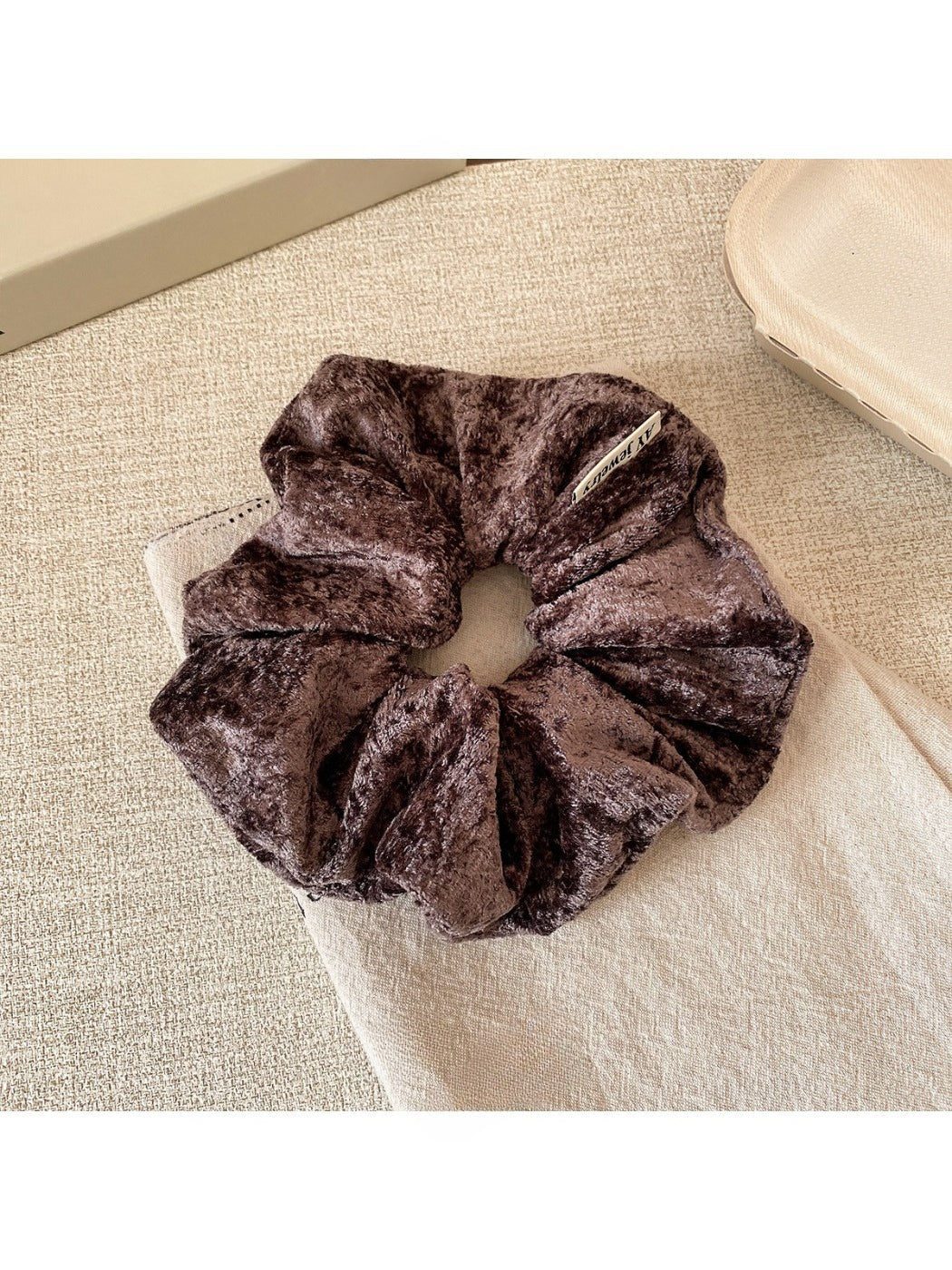 Gifty - Solid Color Plush Scrunchie