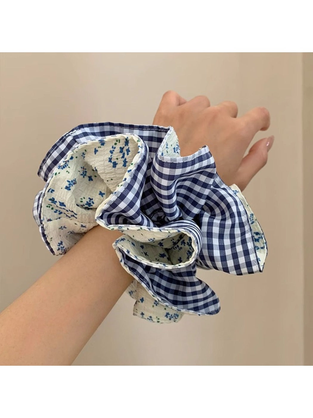 Gifty - Forest Grid Floral Hair Loop