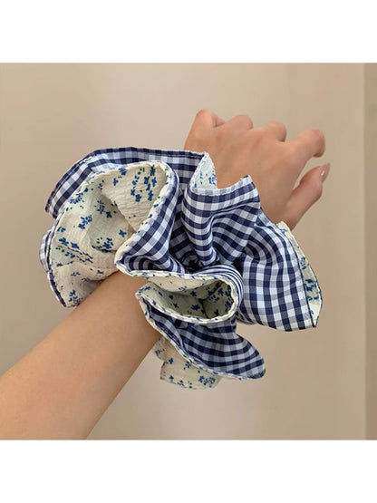 Gifty - Forest Grid Floral Hair Loop