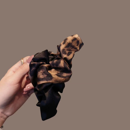 Beau - Leopard Print Detail Plastic Claw Clip