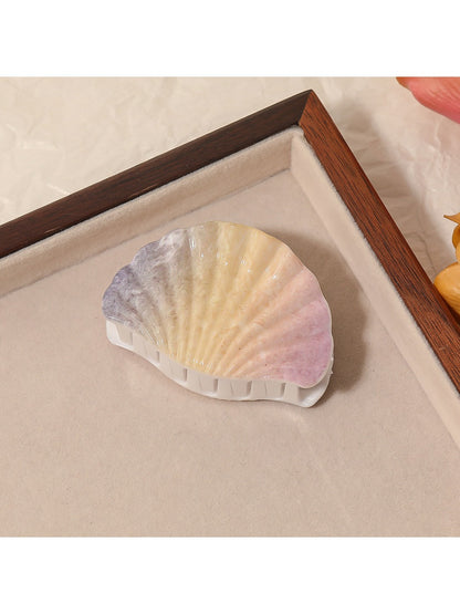 Beau - Minimalist Shell Shaped Hair Claw Clip
