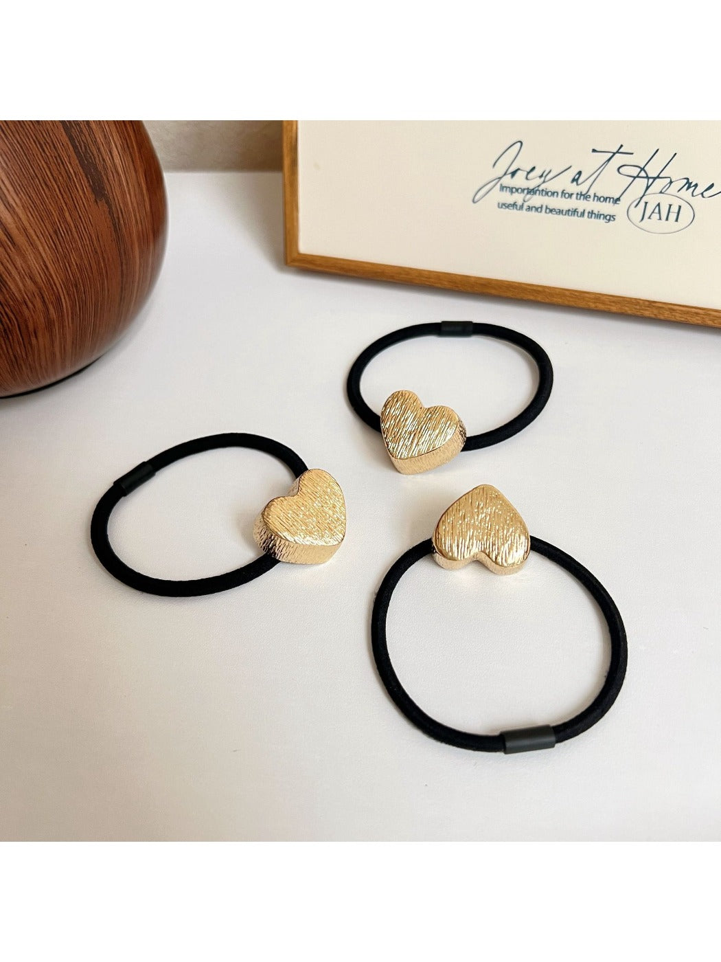 Gifty - Minimalist Heart Charm Hair Tie