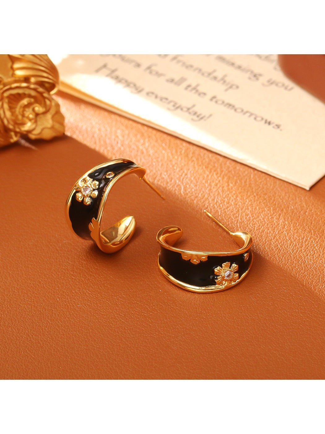 Earedge - Modern C-Hoop Earrings
