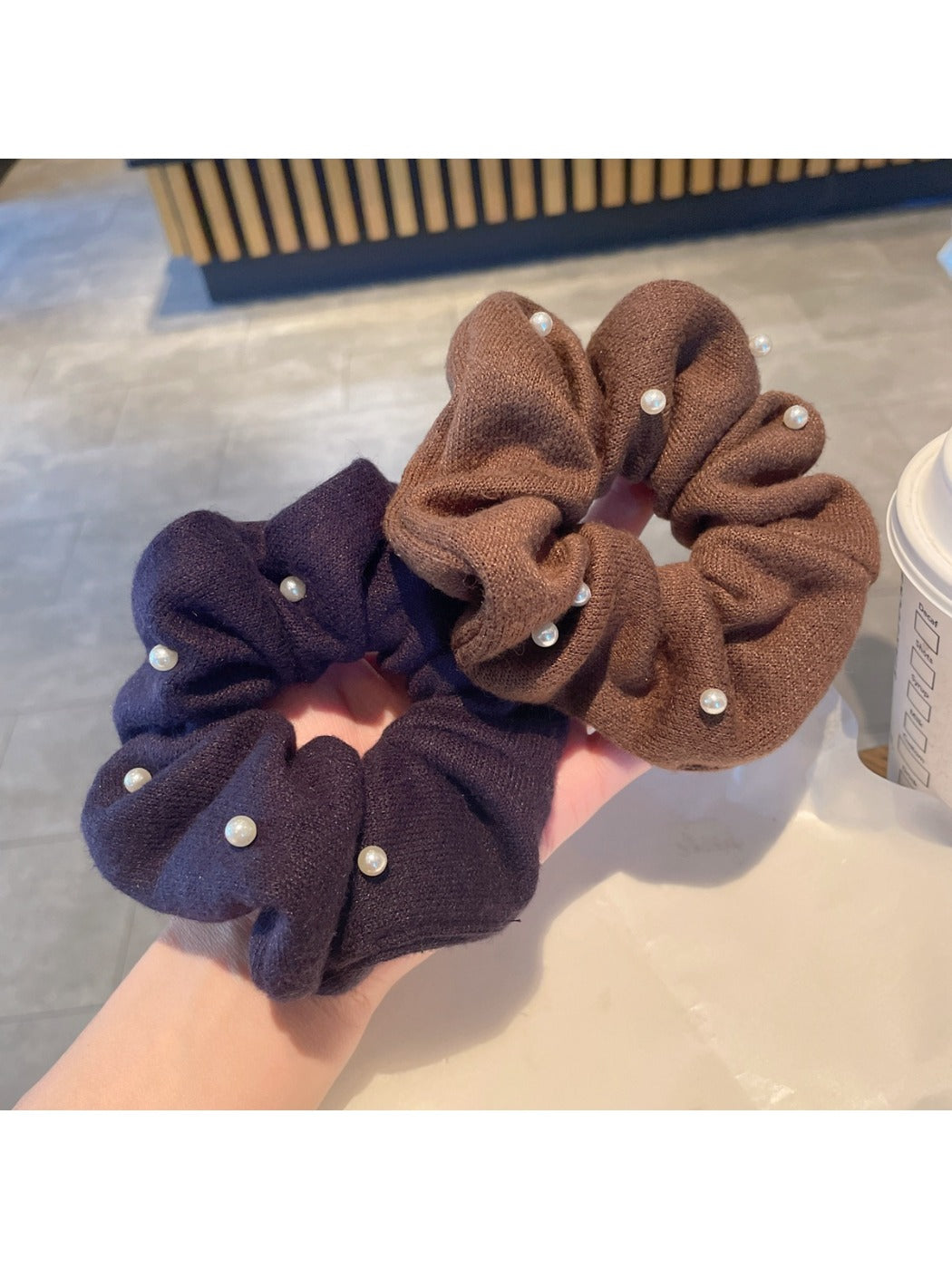 Gifty - Fall Winter Crinkle Bead Scrunchie